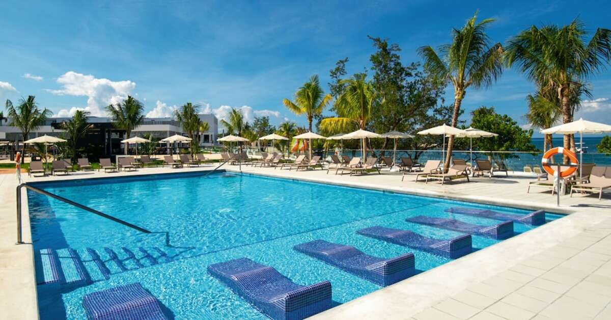 Een foto van het zwembad bij Riu Montego Bay