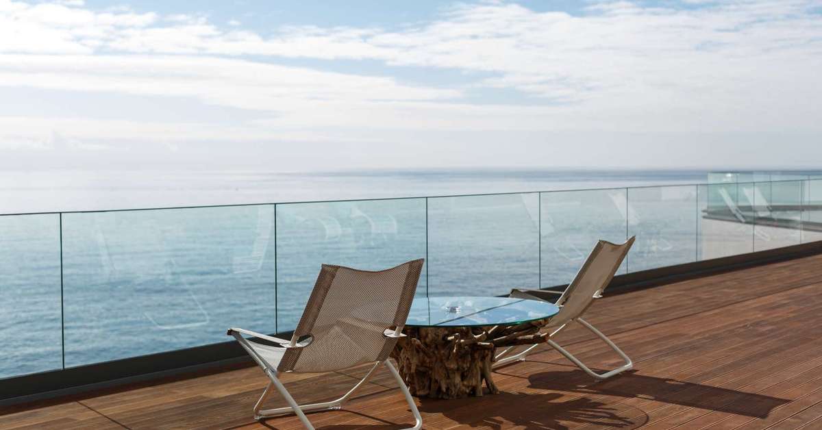 Een foto van het terras bij Hotel Baia Azul