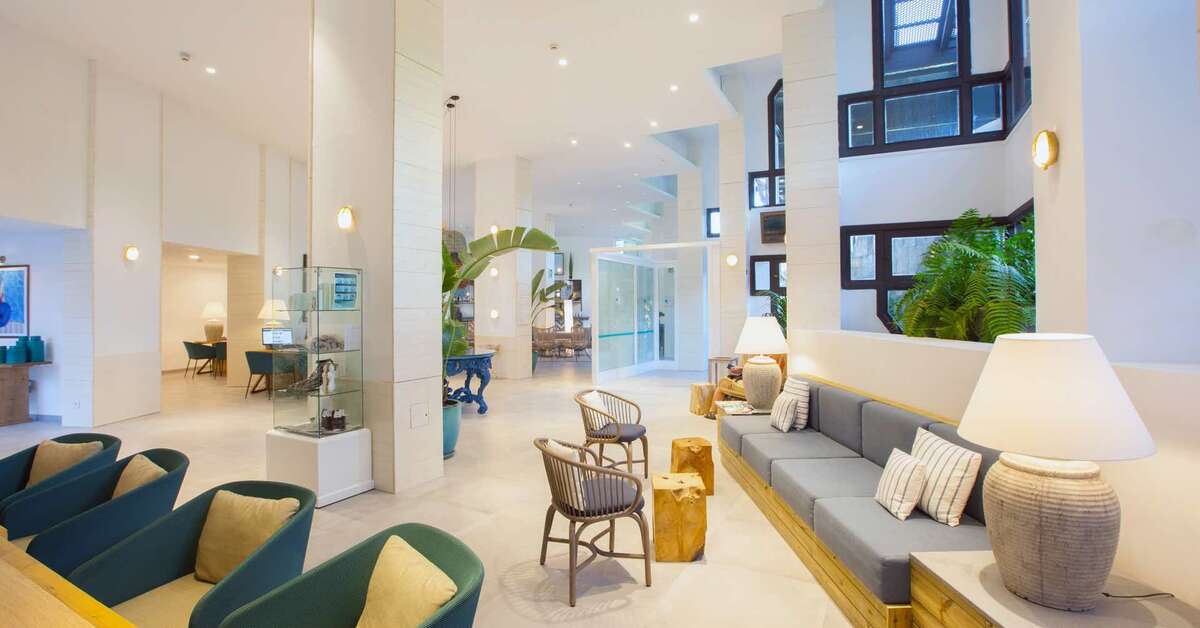 Een foto van het interieur van Corallium Beach By Lopesan Hotels