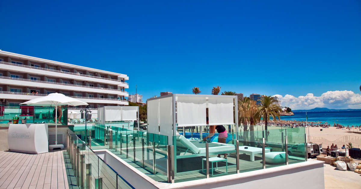 Ein Foto von der Terrasse im Innside by Melia Wave Calvia