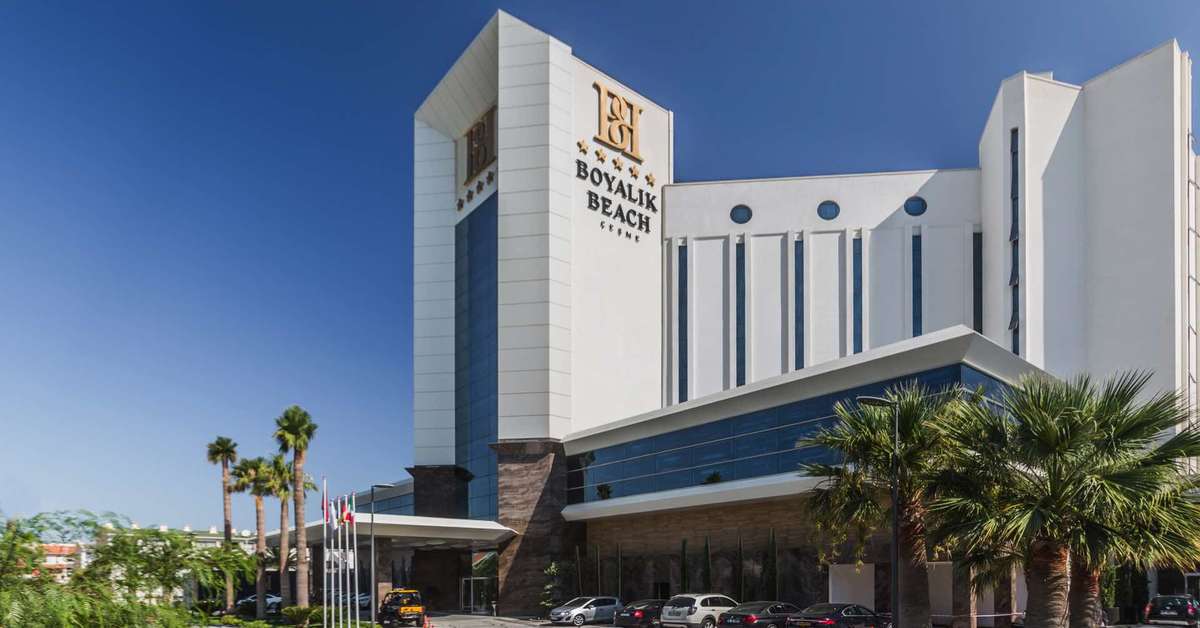 Een foto van de buitenkant van Boyalik Beach Hotel & Spa Thermal Resort