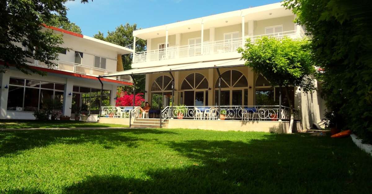 Een foto van de buitenkant van Hotel Avra Beach