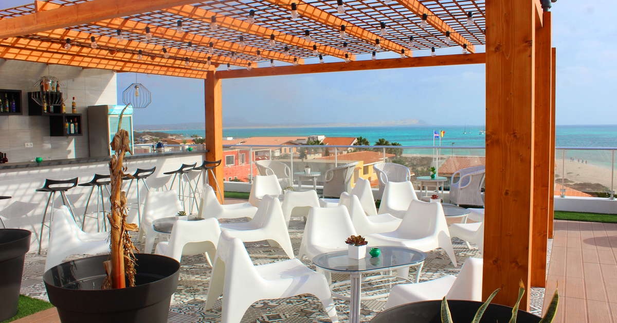 Een foto van het terras bij Ouril Hotel Agueda