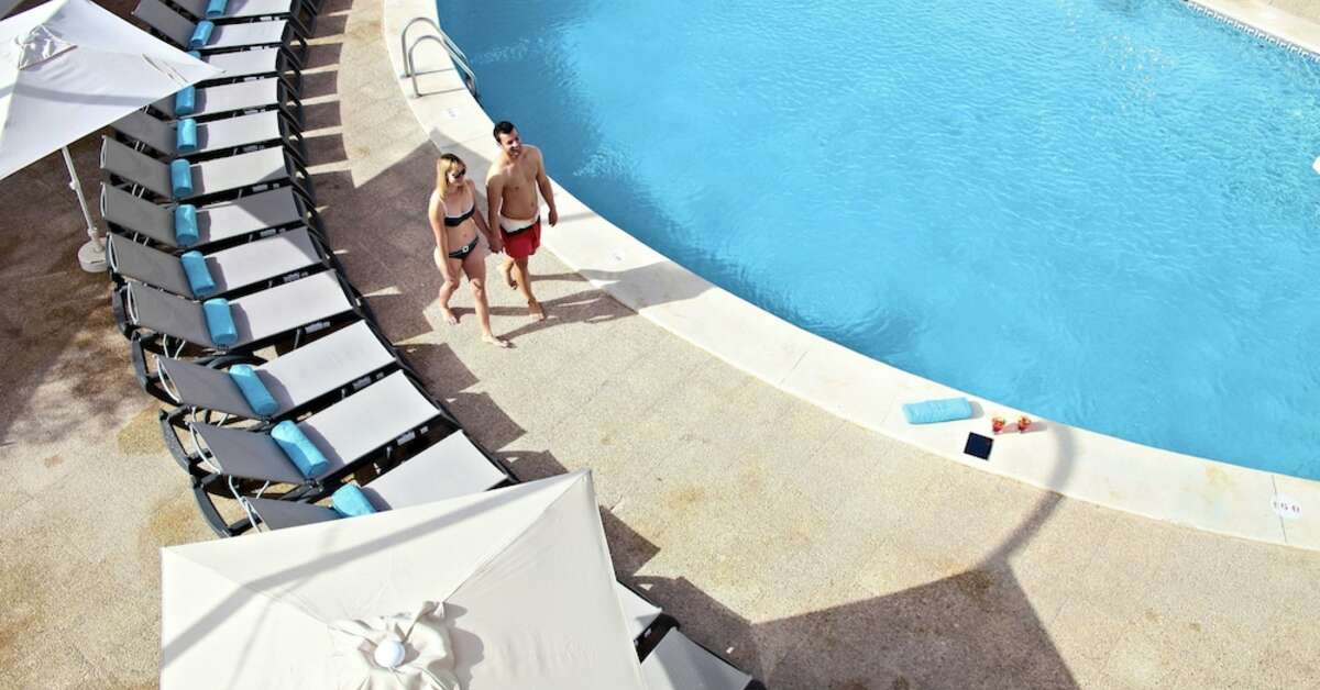 Een foto van het zwembad bij Flamingo Beach Resort