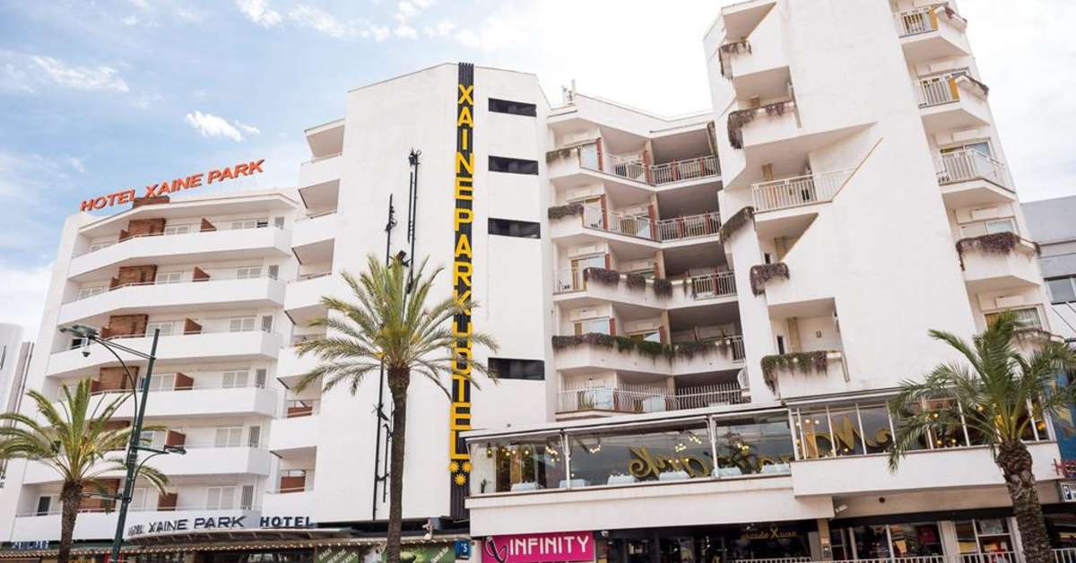 Een foto van de buitenkant van Hotel Xaine Park