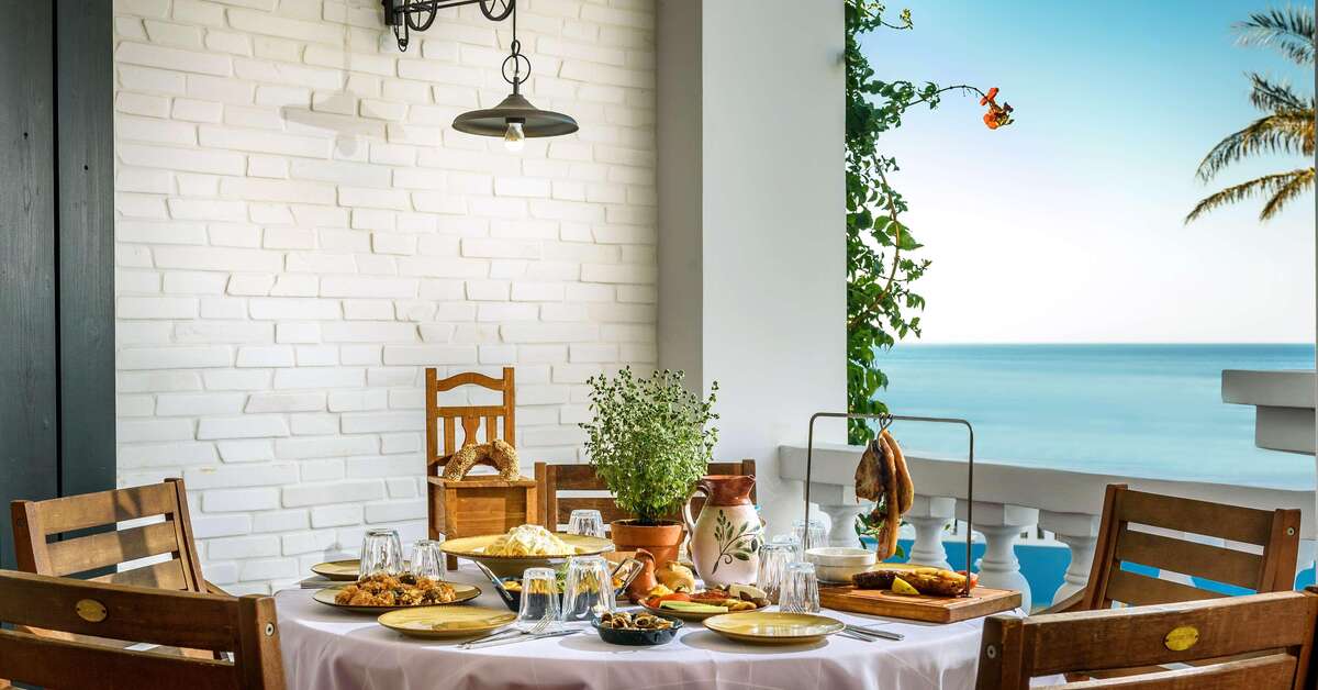 Een foto van het terras bij Minos Imperial Luxury Beach Resort & Spa