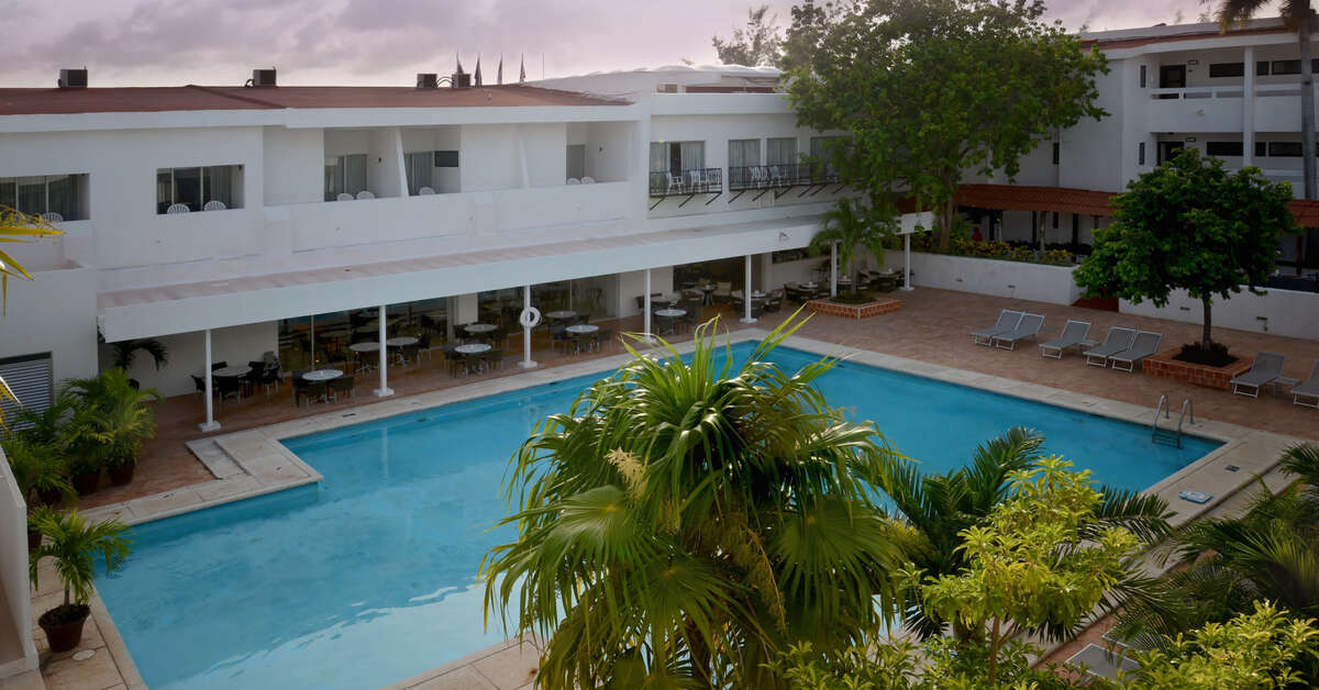 Een foto van het zwembad bij Cancun Bay Resort