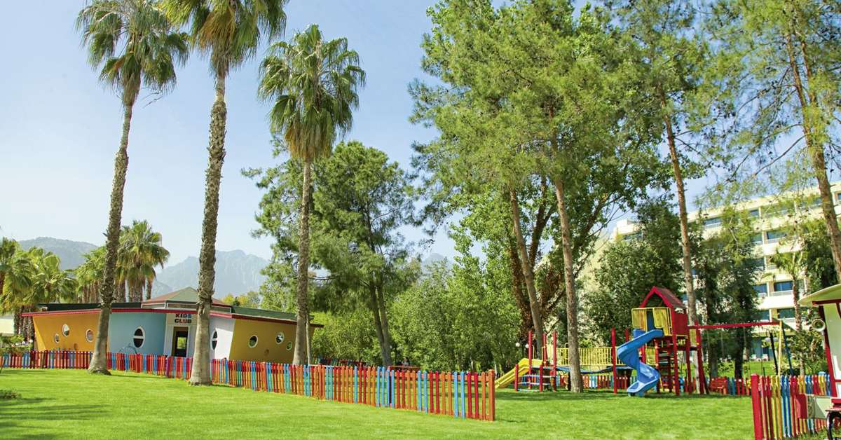 Een foto van het terras bij Queen's Park Göynük