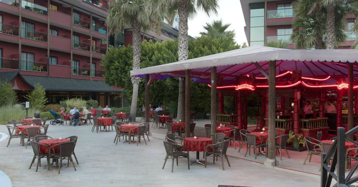 Een foto van het terras bij Siam Elegance Hotels & Spa