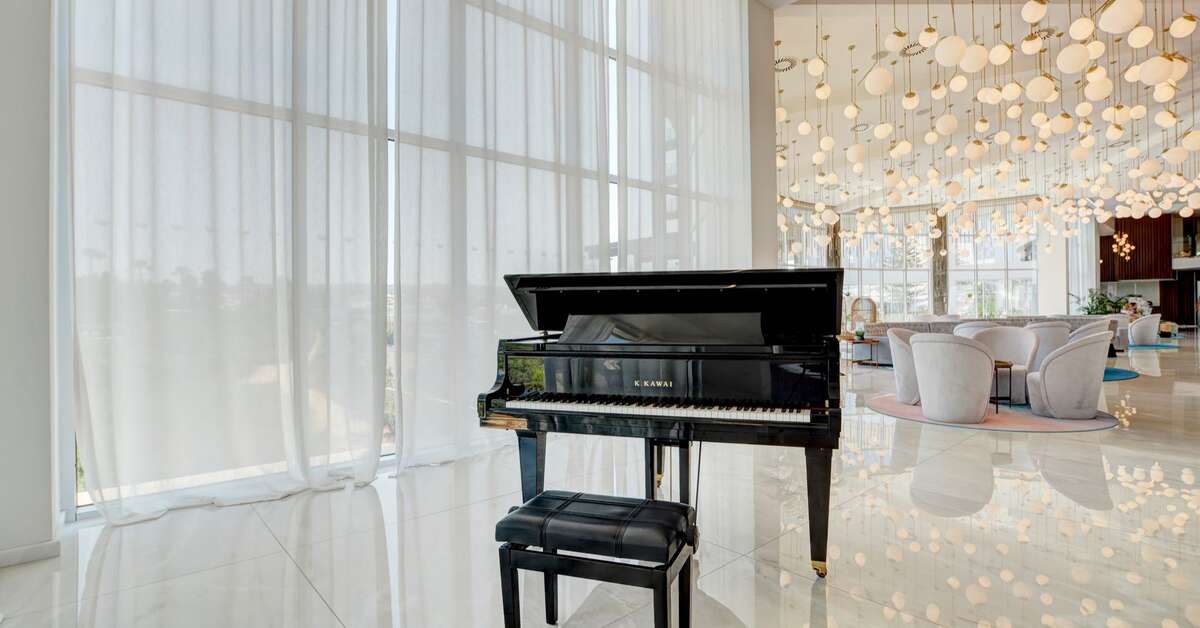 Een foto van het interieur van Nissiblu Beach Resort