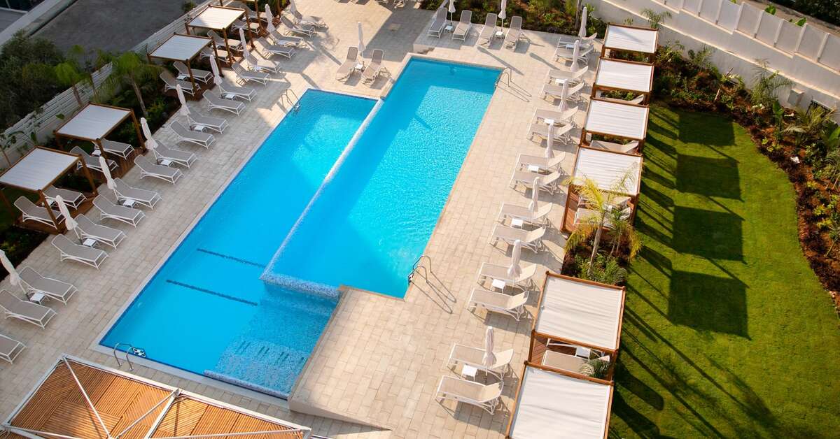 Een foto van het zwembad bij Vangelis Hotel & Suites