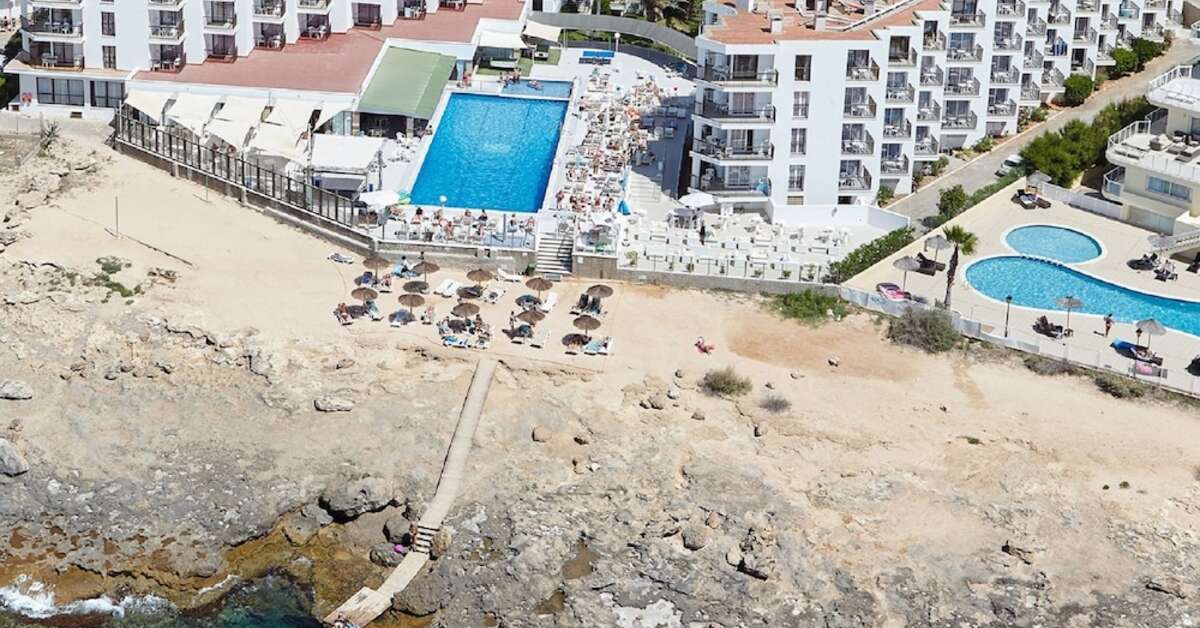 Een foto van de buitenkant van Aparthotel Nereida