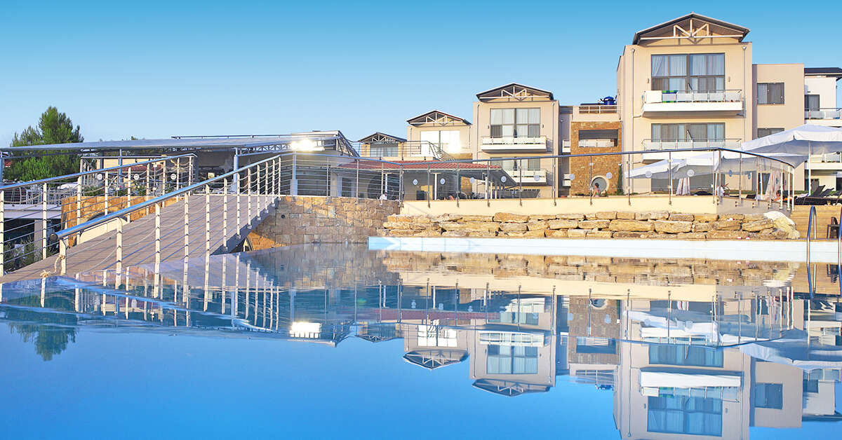 Een foto van het zwembad bij Istion Club & Spa