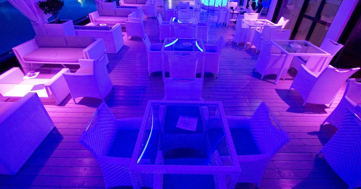 Een foto van het terras bij Sveltos Hotel