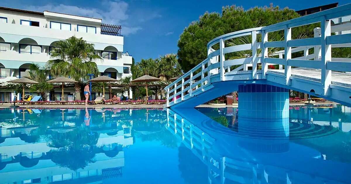 Een foto van het zwembad bij Sentido Sunrise Beach