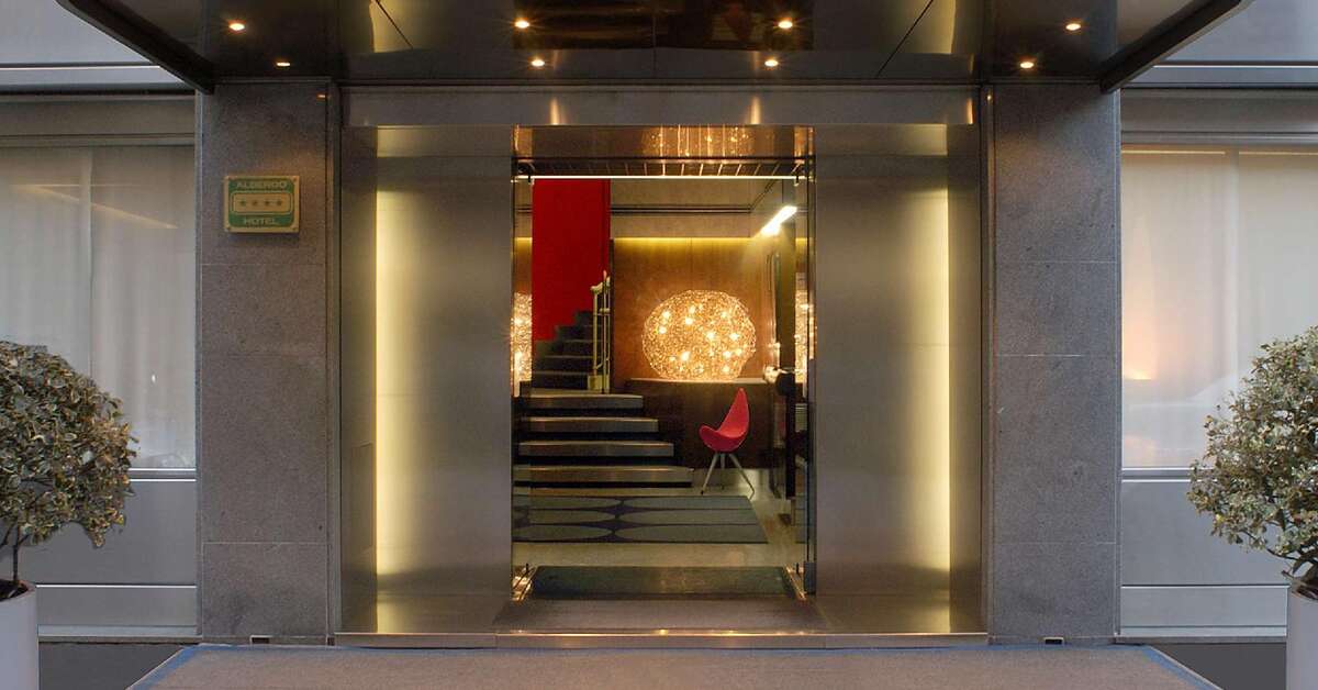 Een foto van de buitenkant van Hotel Mediolanum