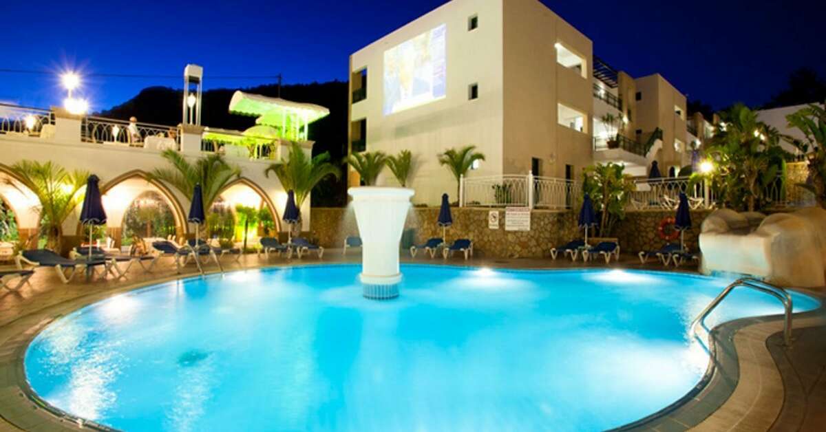 Een foto van het zwembad bij Pefkos Beach Hotel