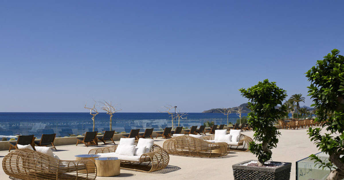 Een foto van het terras bij Mitsis Alila Exclusive Resort & Spa