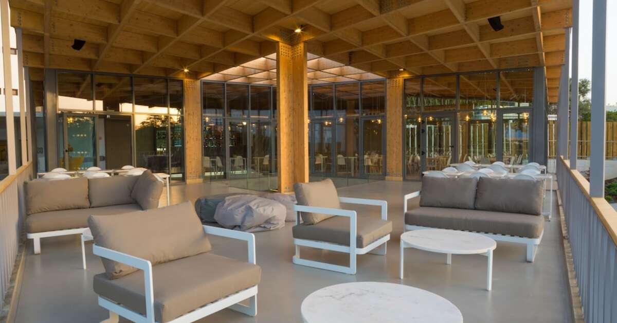 Een foto van het terras bij Ozadi Tavira Hotel