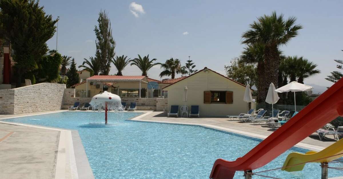 Een foto van het zwembad bij Rethymno Mare
