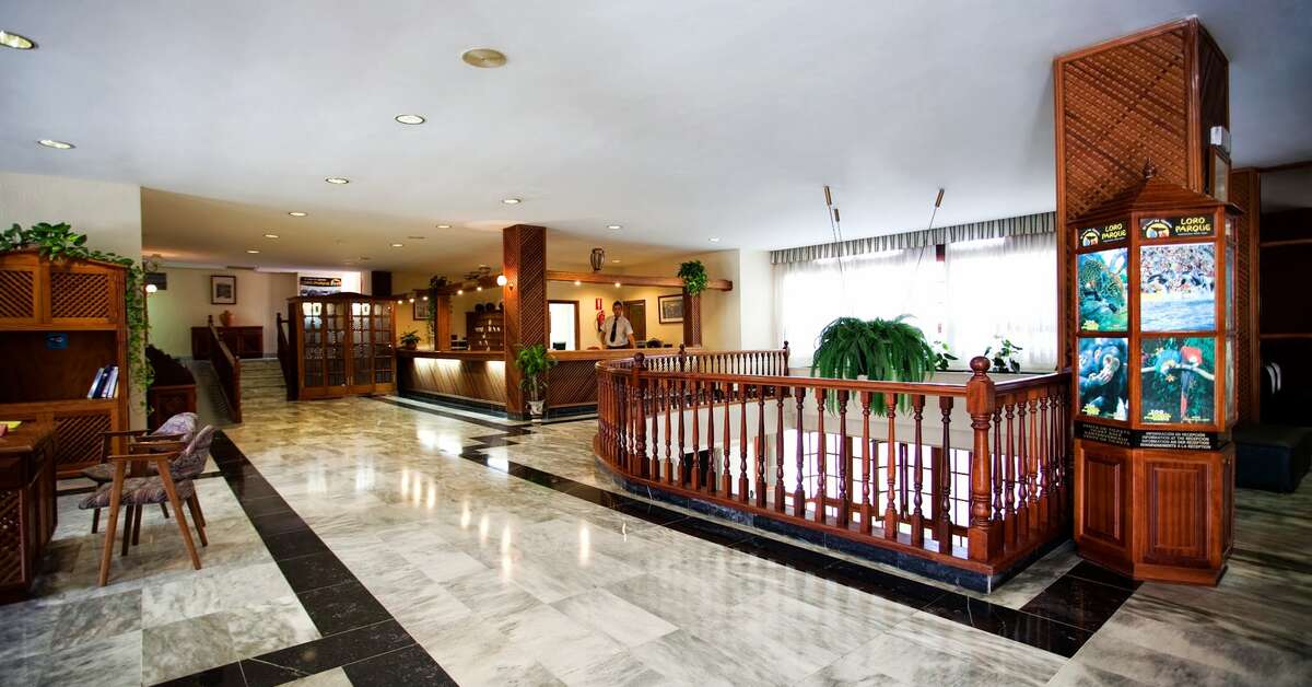 Een foto van het interieur van Be Smart Florida Plaza