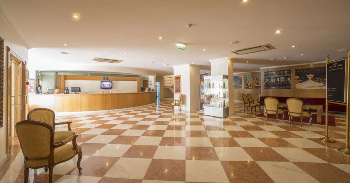 Een foto van het interieur van Vila Gale Estoril