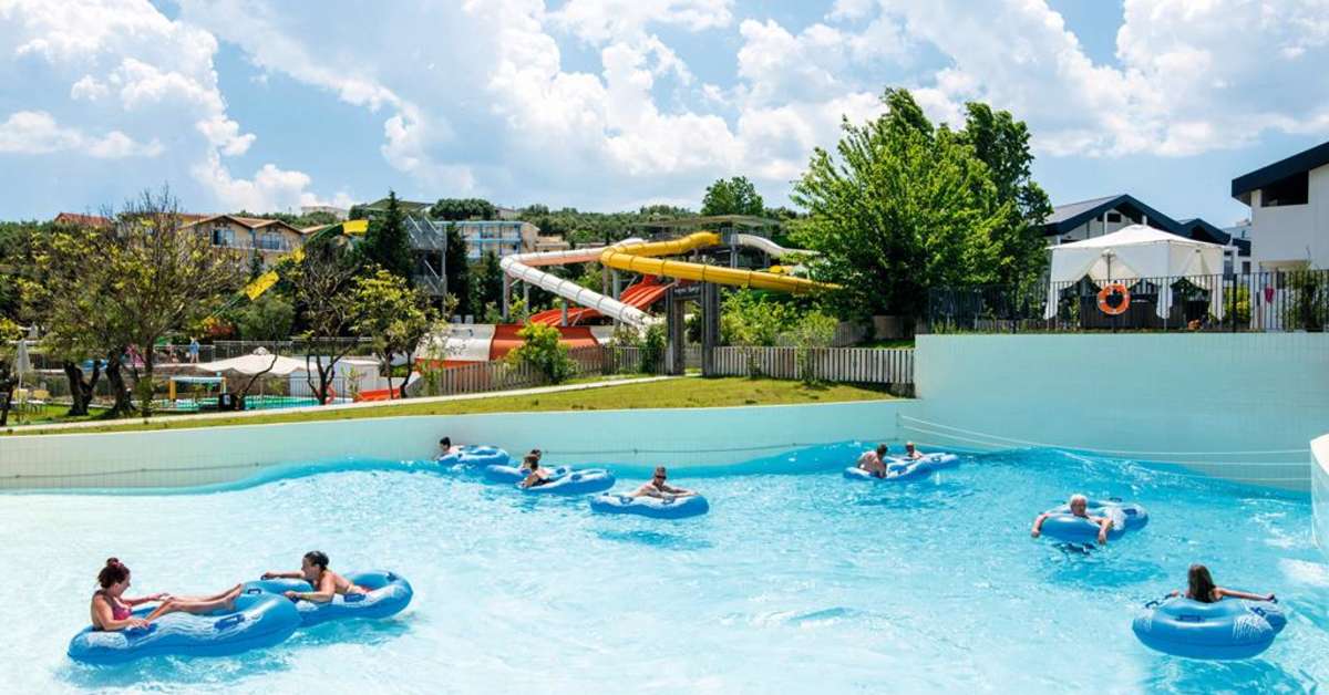 Een foto van het zwembad bij Aqua Bay Hotel