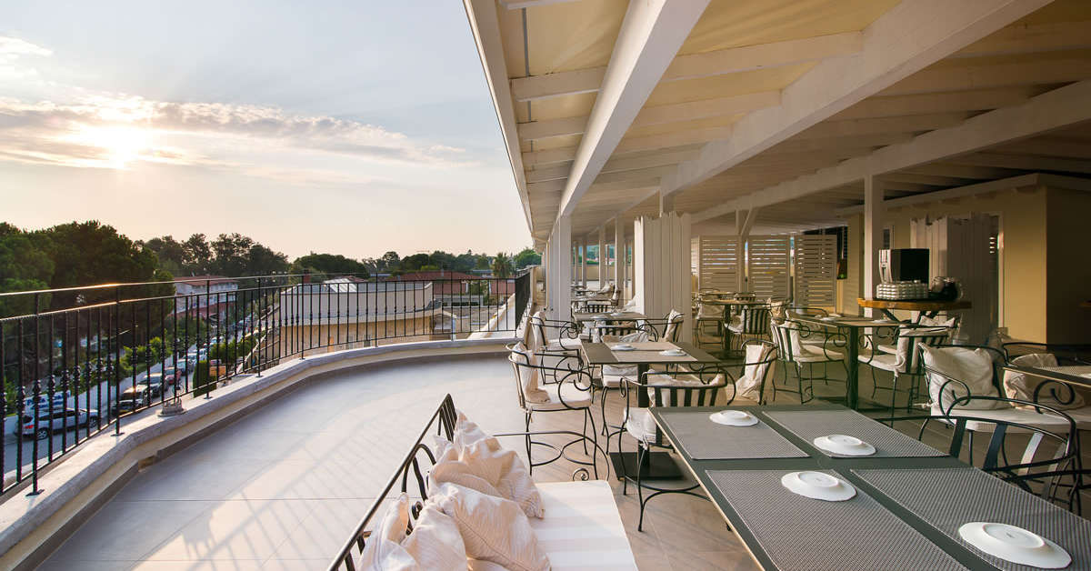 Een foto van de faciliteiten bij Neikos Mediterraneo Luxury Suites