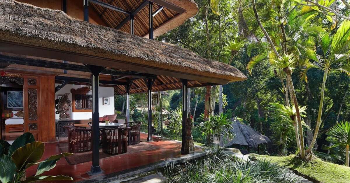 Een foto van het terras bij Hotel Tjampuhan & Spa