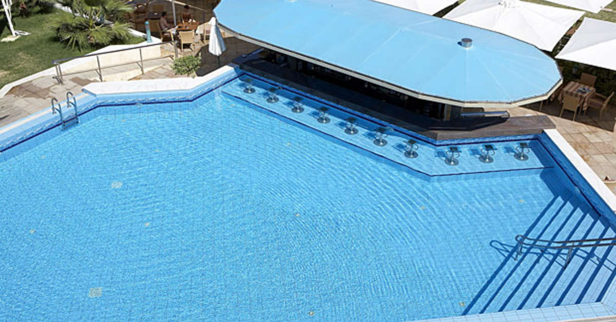 Een foto van het zwembad bij Thalassa Beach Resort