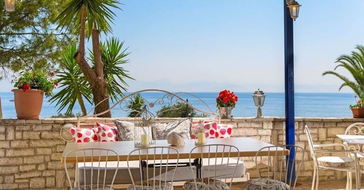 Een foto van het terras bij Aurora Beach Hotel