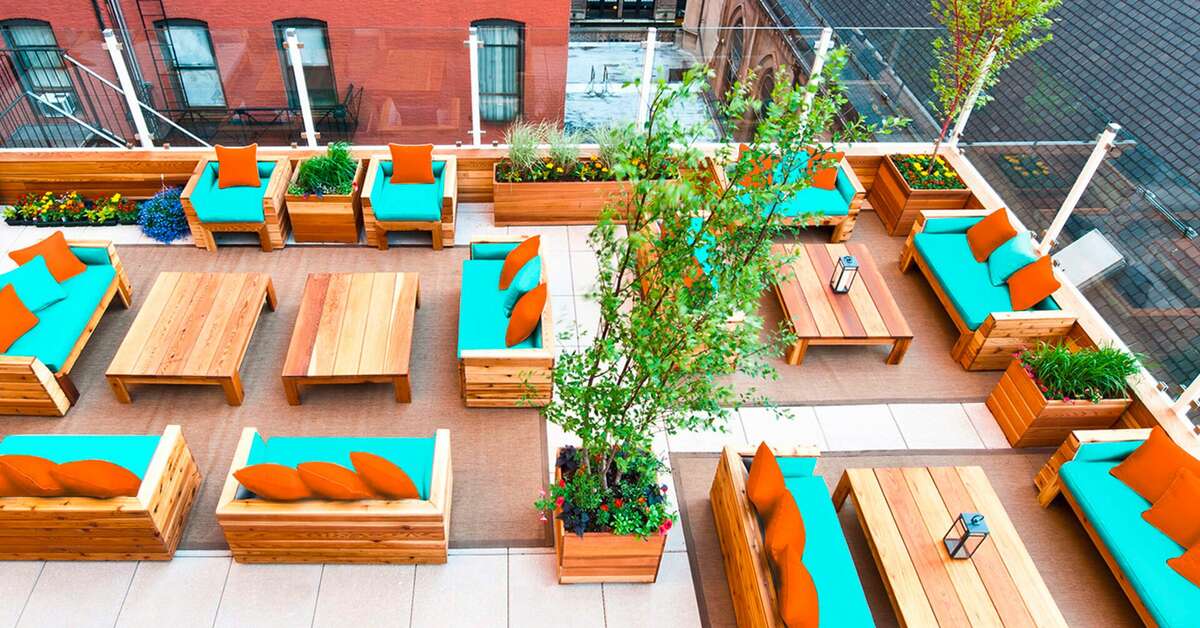 Een foto van het terras bij Sanctuary Hotel New York