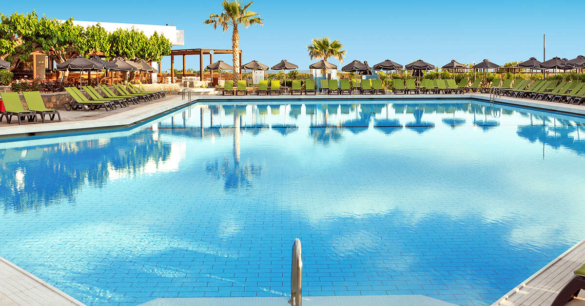 Een foto van het zwembad bij Sol by Melia Marina Beach Crete