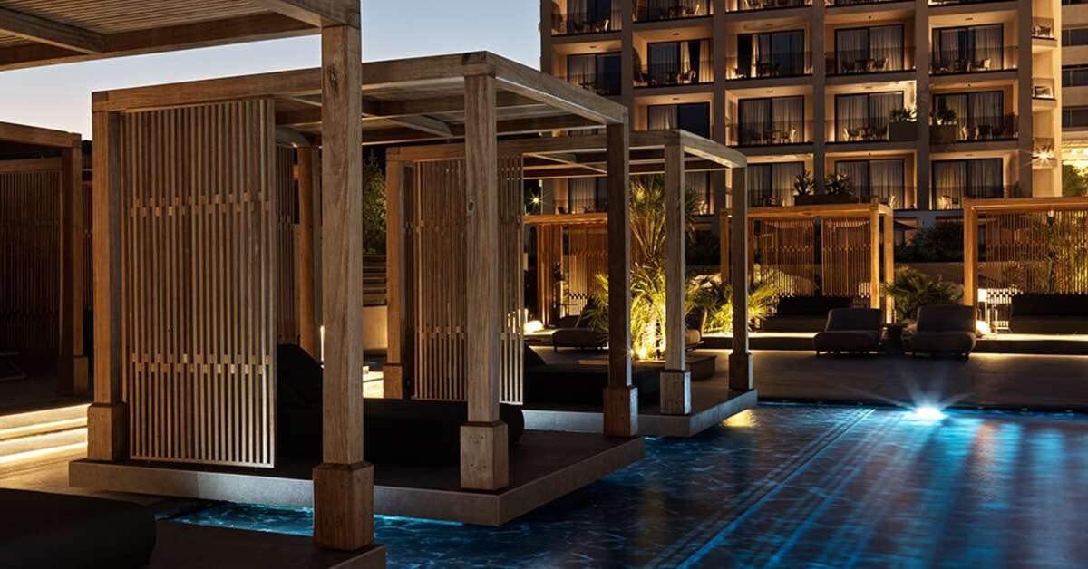 Een foto van het zwembad bij Ammades All Suites Beach Hotel