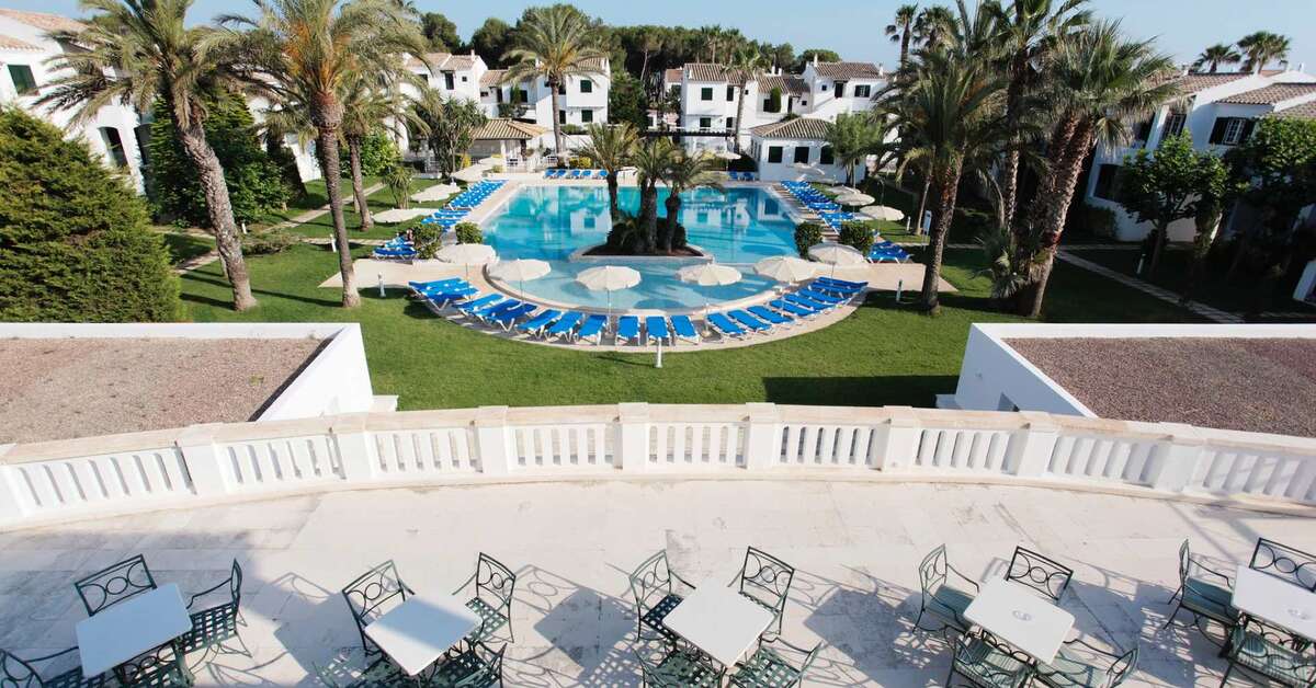 Een foto van het zwembad bij Grupotel Club Menorca