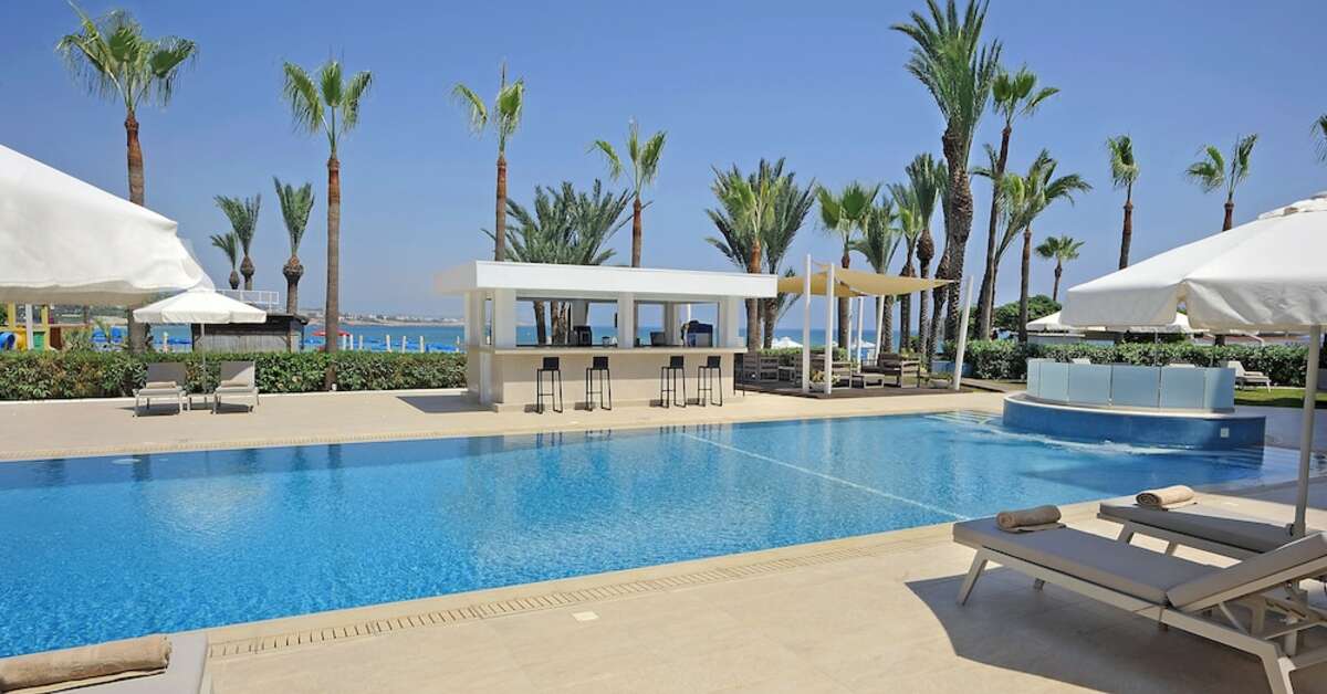 Ein Foto vom Pool im Okeanos Beach Boutique Hotel