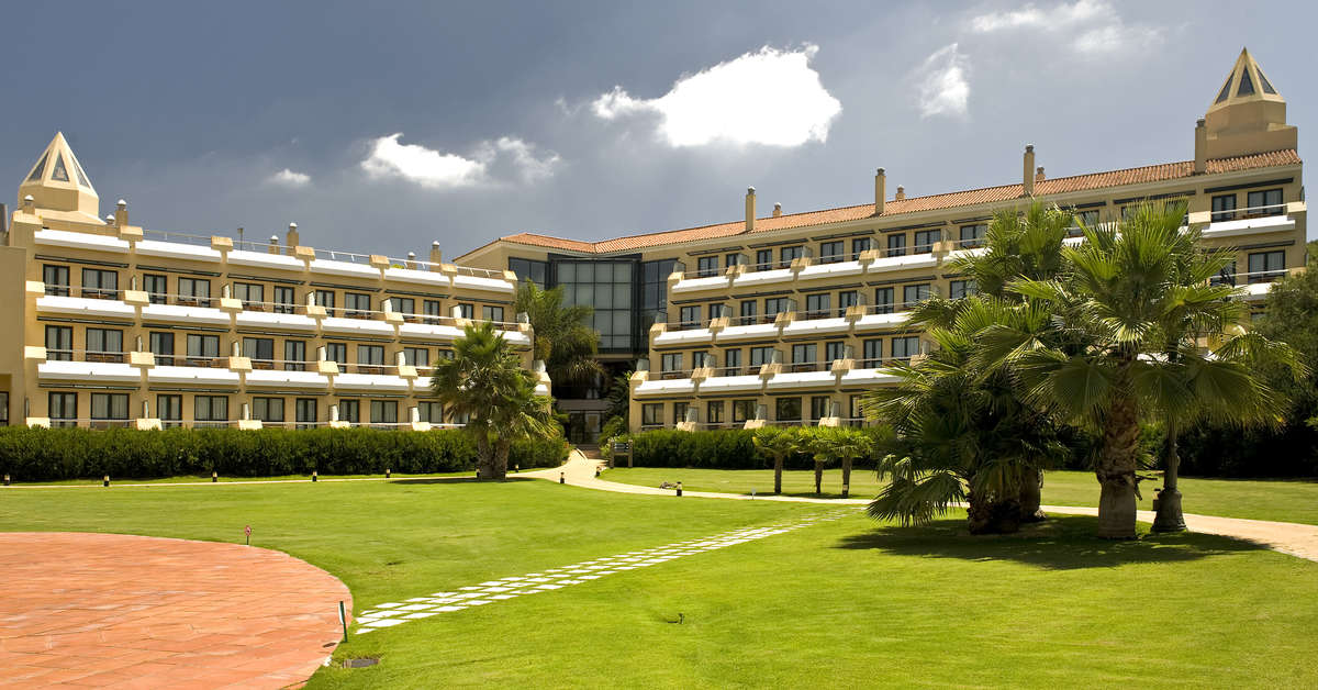 Een foto van de buitenkant van Barcelo Jerez Montecastillo & Convention Center