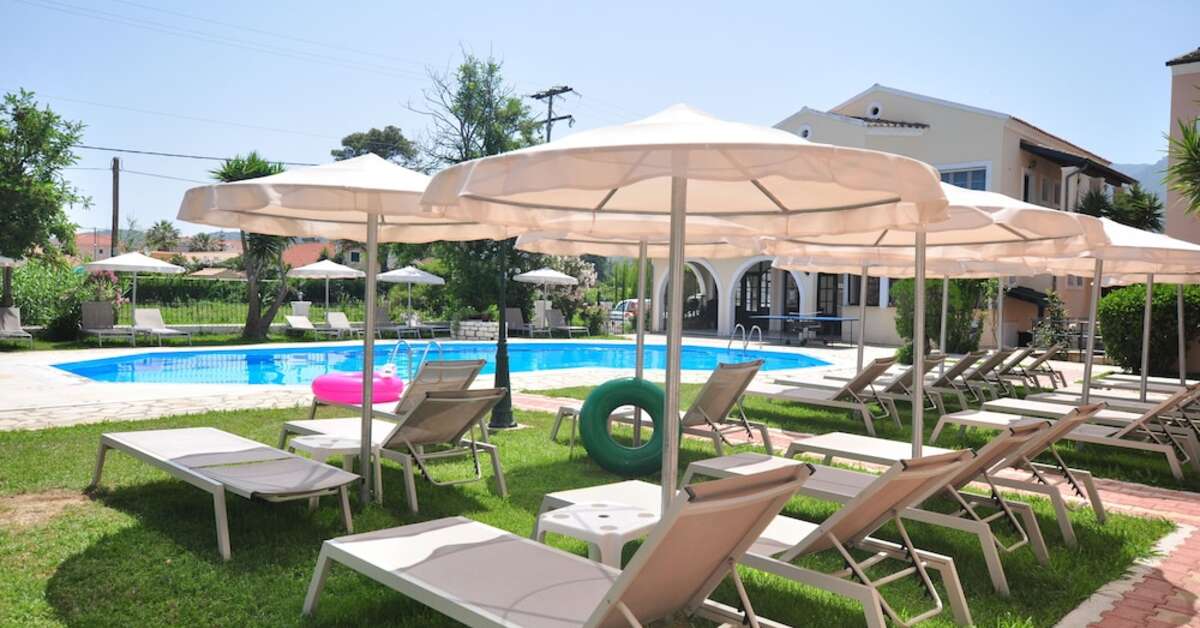Ein Foto vom Pool im Acharavi Garden