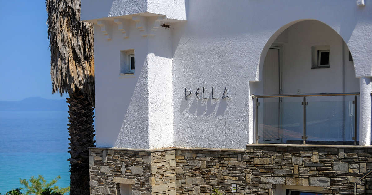 Een foto van de buitenkant van Alexander The Great Beach Hotel