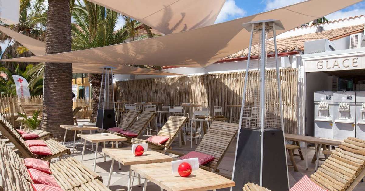 Een foto van het terras bij Camping La Sirene