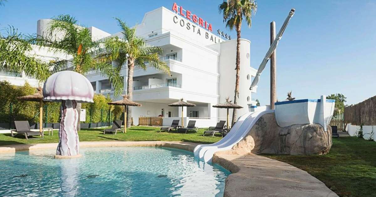 Een foto van het zwembad bij Alegria Costa Ballena