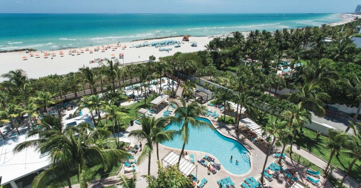 Een foto van het zwembad bij Riu Plaza Miami Beach