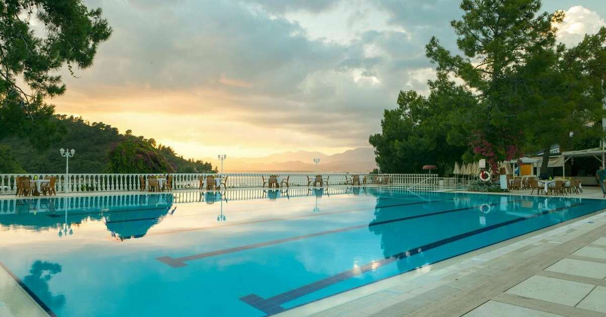 Een foto van het zwembad bij Club & Hotel Letoonia