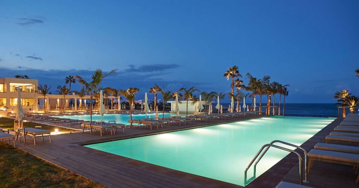 Een foto van het zwembad bij Sunrise Jade Hotel