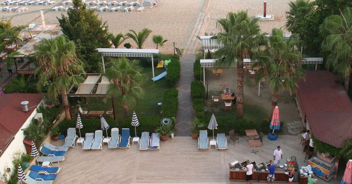 Een foto van het zwembad bij Elysee Beach Hotel