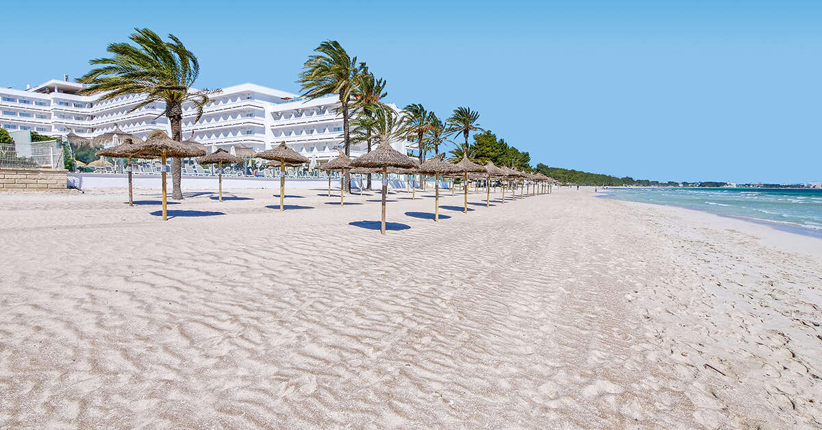 Een foto van het strand bij Hotel Condesa