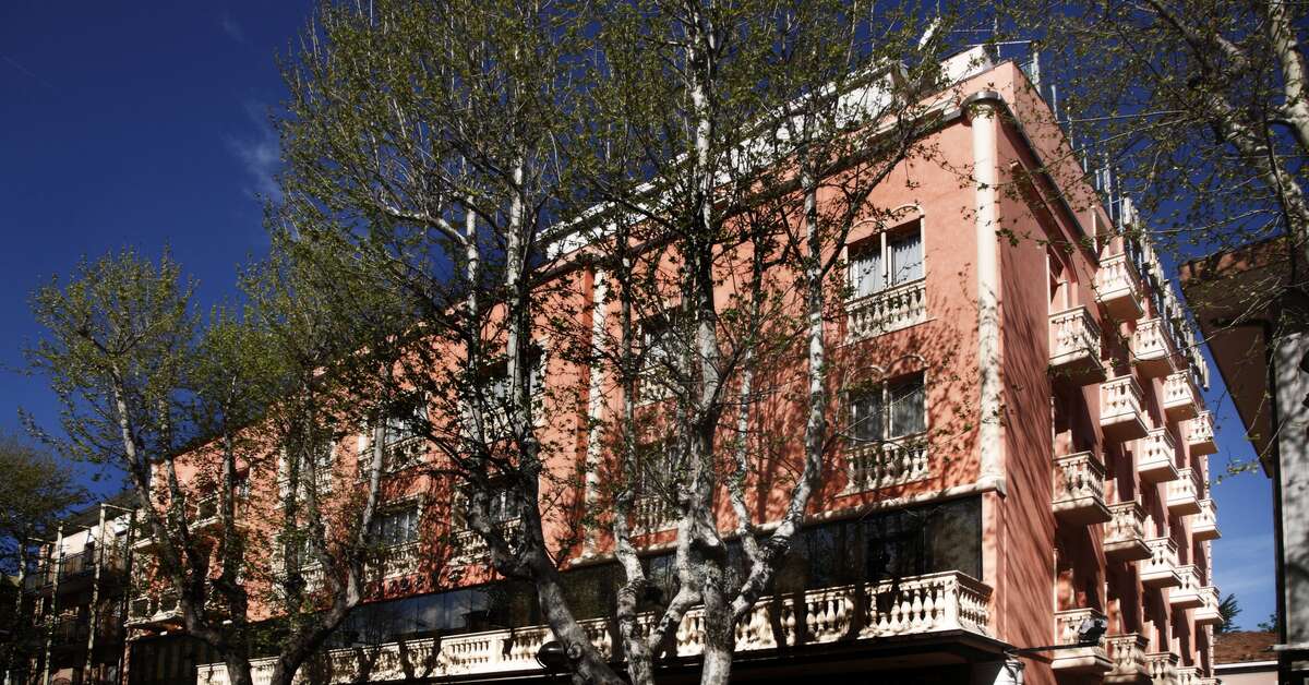 Een foto van de buitenkant van Hotel President Rimini