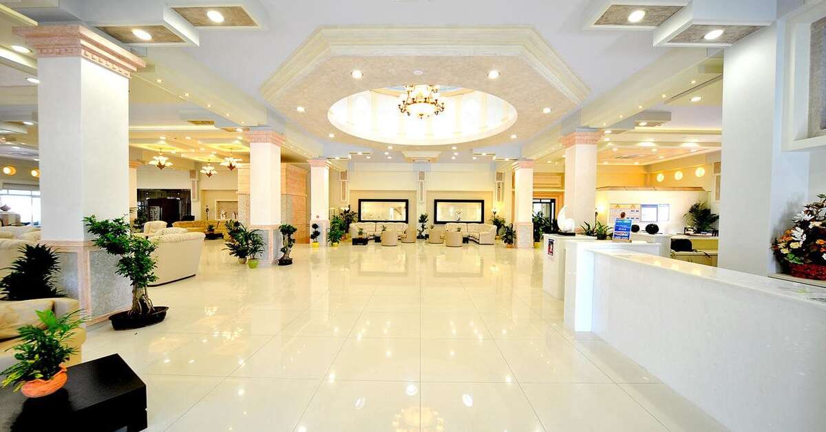 Een foto van het interieur van Gaia Palace