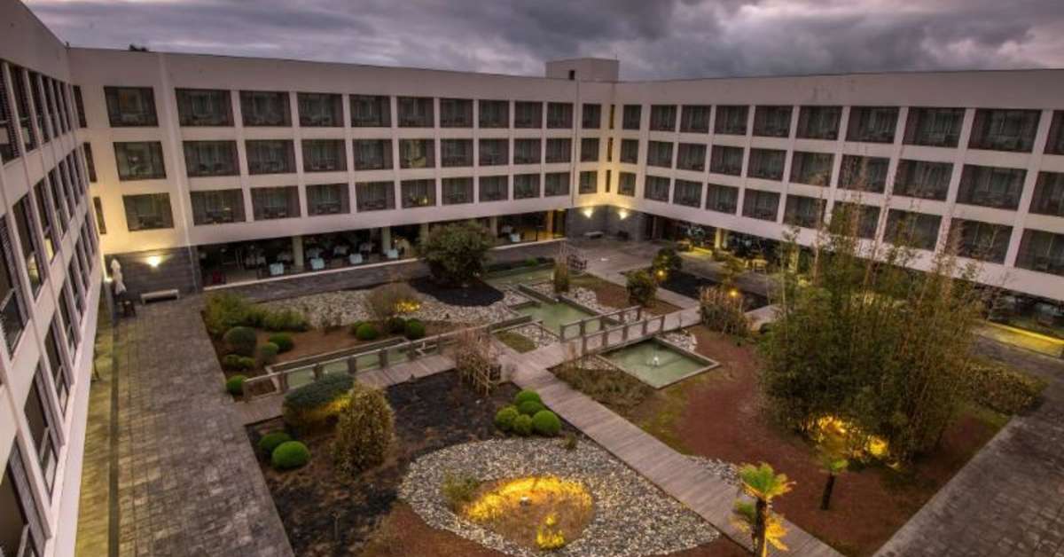 Een foto van de buitenkant van Azoris Royal Garden Hotel