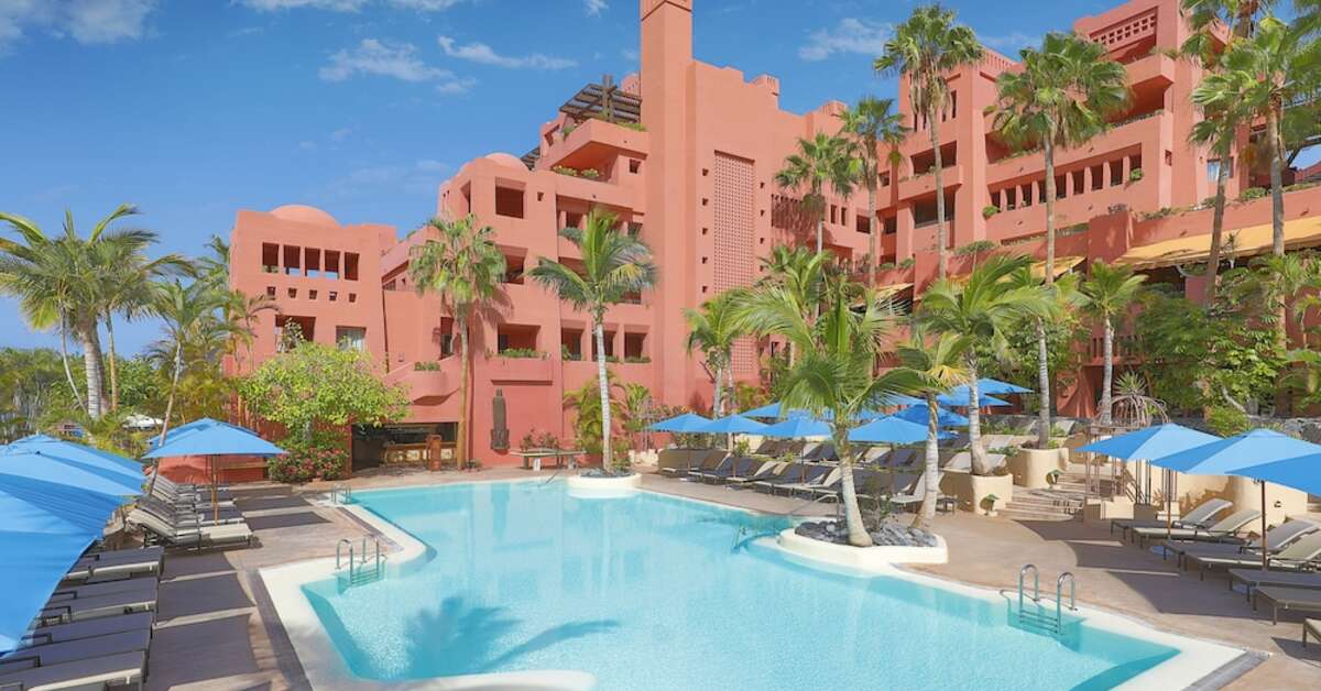 Een foto van het zwembad bij The Ritz-Carlton Abama